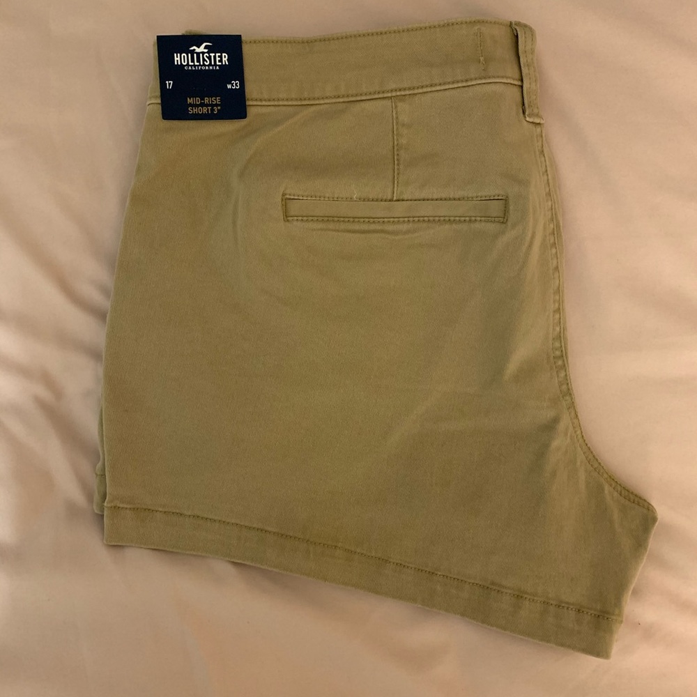 NWT Hollister Mid-rise 3” khaki shorts